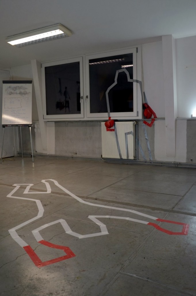 Ruban adhésif et gants de boxe Le 108, Orléans, 2013.